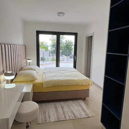 Apartmanska Sa Bazenom Klarika *