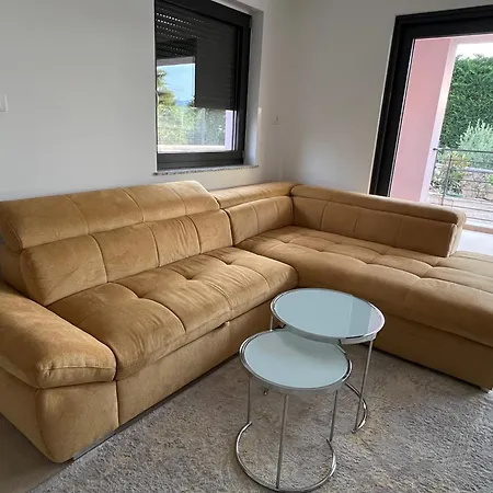 Apartmanska Sa Bazenom Klarika * Vantacici
