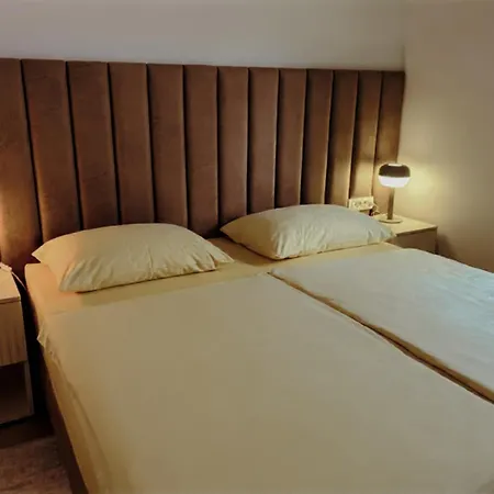 Apartmanska Sa Bazenom Klarika Apartmán Vantacici