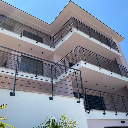 Apartmanska Sa Bazenom Klarika * Vantacici