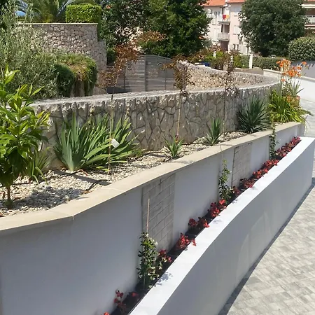 Apartmanska Sa Bazenom Klarika